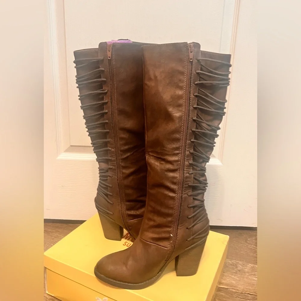 FINAL PRICE Y2K In Box Mossimo Supply Boots